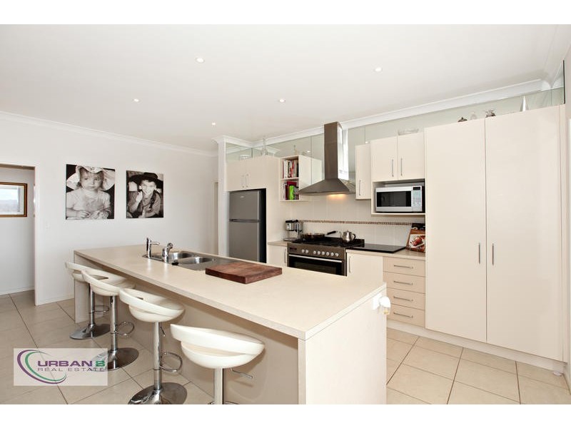 15 Grange Place, Bellbowrie QLD 4070